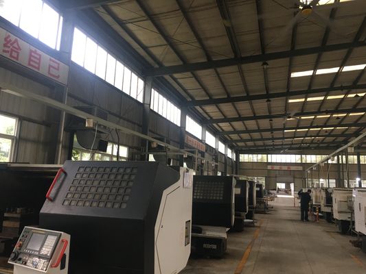 Un bon prix. Paddle géant grand plafond refroidissement par air naturel ventilateurs HVLS 380ac 1.5kw moteur en ligne