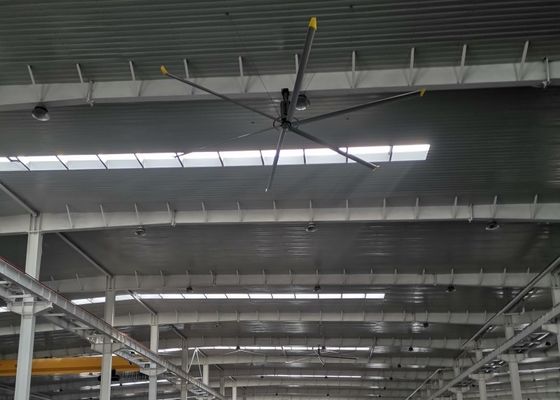 Un bon prix. Ventilateur de plafond à moteur à 5 lames en ligne