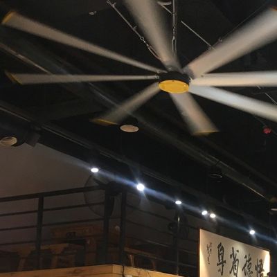 Un bon prix. 380V/220V Voltage 2.4m 8FT PMSM moteur ventilateur HVLS ventilateur pour le refroidissement de l'air du restaurant en ligne