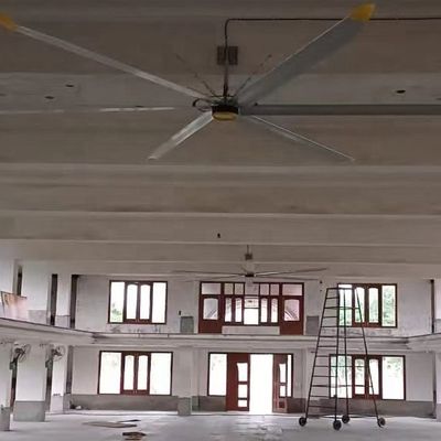 Un bon prix. 6.1m 20FT CONTROLLER PMSM Moteur sans balai Grand ventilateur HVLS industriel au plafond pour le refroidissement en ligne