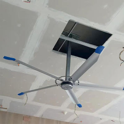 Un bon prix. Ventilateur de plafond HVLS sans balai de 2,4 m 8 ft polyvalent pour magasins alimentaires et usines de fabrication en ligne
