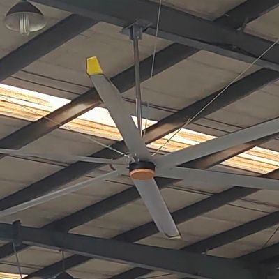 Un bon prix. 5.5m 18FT ventilateur de plafond HVLS pour restaurant direct et usine de fabrication haute tension en ligne