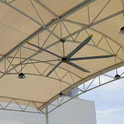 Un bon prix. Ventilateur HVLS monté au plafond de 16 pieds pour un refroidissement et une ventilation d'air optimaux dans les industries en ligne