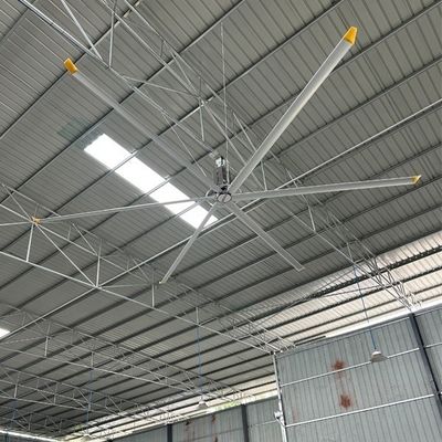 Un bon prix. 20 pieds ventilateur de plafond HVLS industriel Sliver gris Support personnalisé ODM pour les fermes d'élevage de vaches Solution gratuite d'entretien en ligne