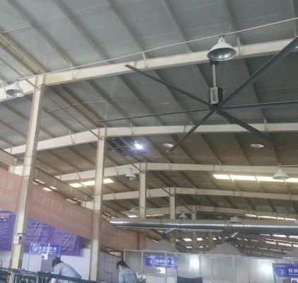 1Ventilateur de plafond industriel HVL de 5 kW avec un diamètre de 7,3 mètres et un type de courant alternatif