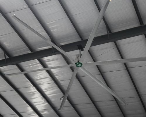 Un bon prix. Ventilateur de plafond à lame en aluminium à faible vitesse en ligne