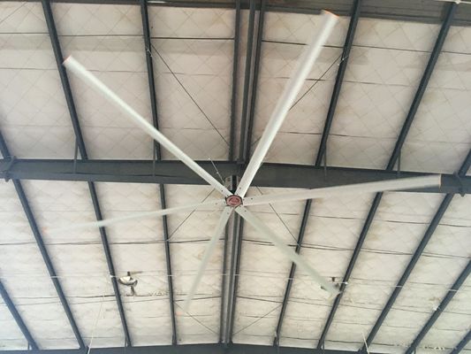 Un bon prix. Ventilation par refroidissement de l'air entrepôt ventilateur de plafond haute vitesse 4,8M en ligne