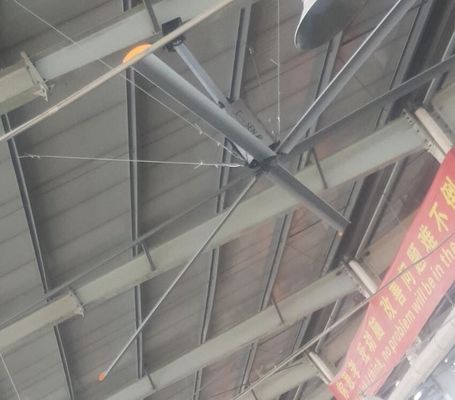 Un bon prix. Ventilateur HVLS industriel à faible vitesse monté sur un poteau en ligne