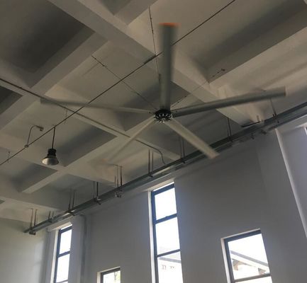 Un bon prix. Ventilateur de plafond industriel en ligne