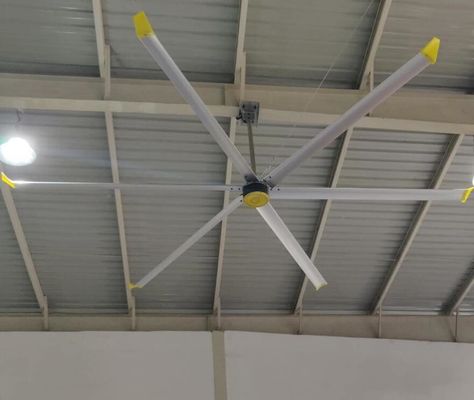 Un bon prix. Ventilateur de plafond à lame en aluminium de 18 pieds en ligne
